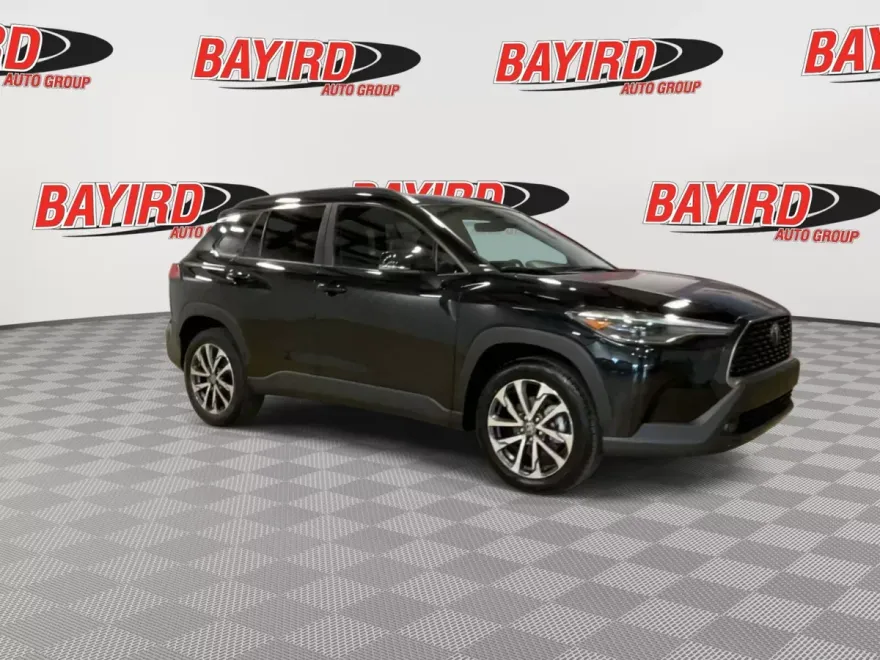 2023 Toyota Corolla Cross XLE photo 1