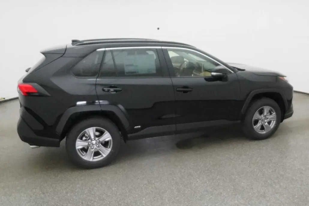 2025 Toyota RAV4 Hybrid XLE photo 1