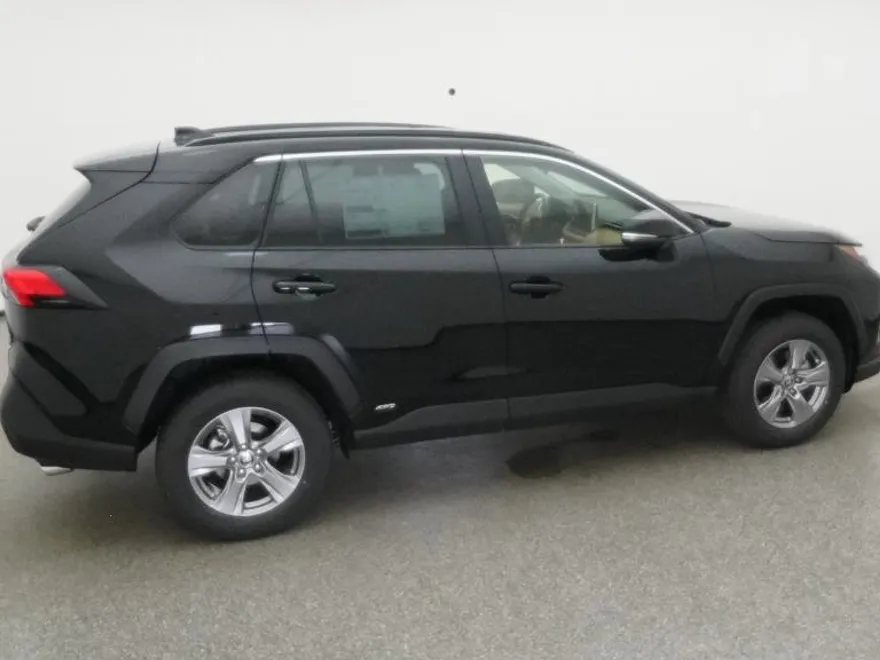 2025 Toyota RAV4 Hybrid XLE photo 1