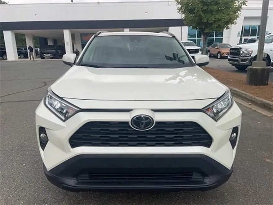 2021 Toyota RAV4 XLE Premium photo 1