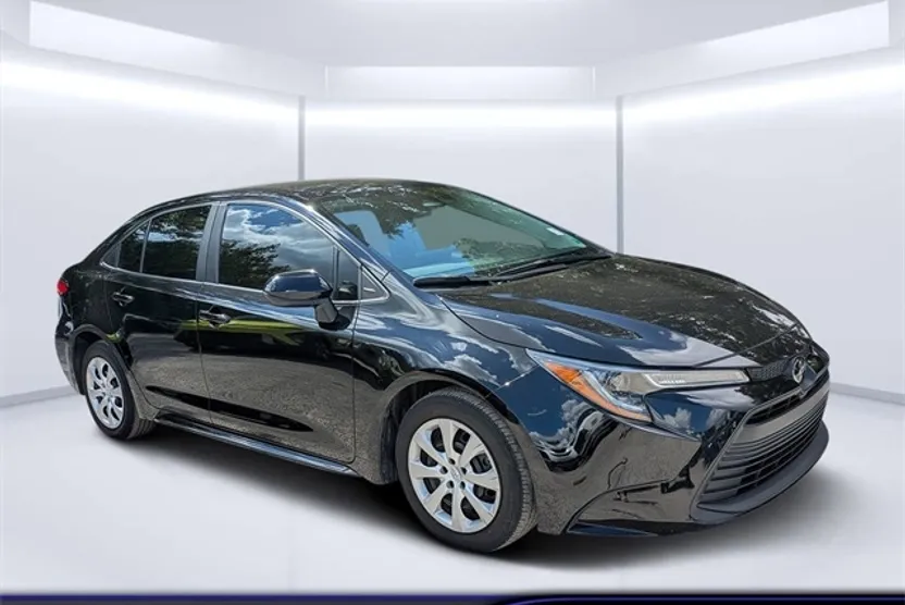 2024 Toyota Corolla LE photo 1