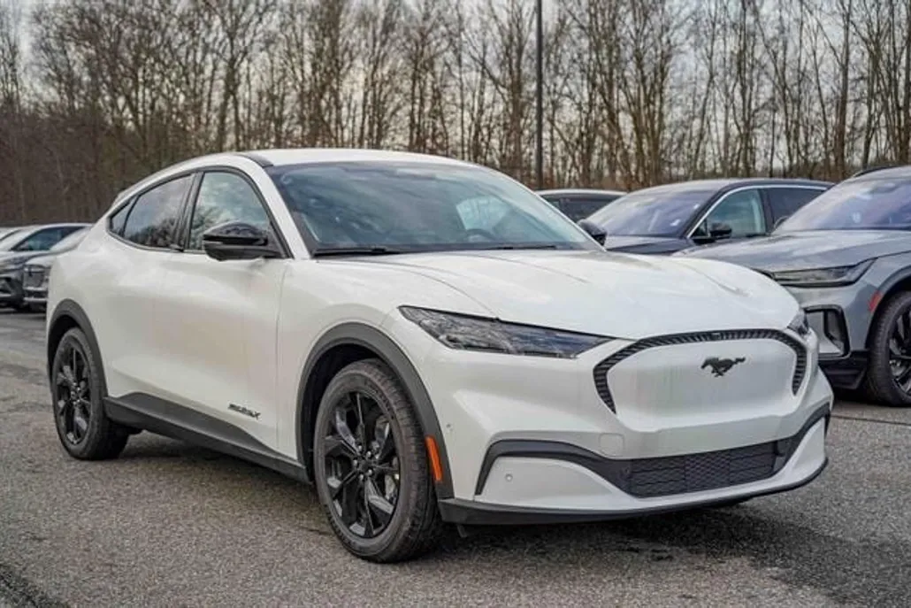 2024 Ford Mustang Mach-E Select photo 1