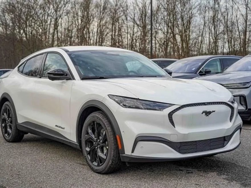 2024 Ford Mustang Mach-E Select photo 1