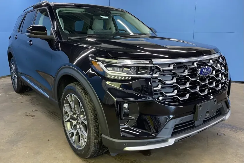 2025 Ford Explorer Platinum photo 1