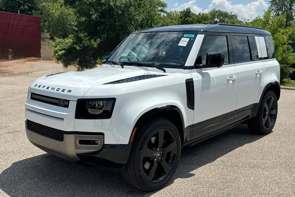 2025 Land Rover Defender 110 X-Dynamic SE photo 1