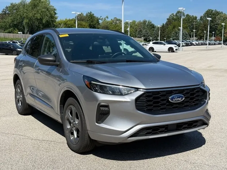 2024 Ford Escape ST-Line photo 1