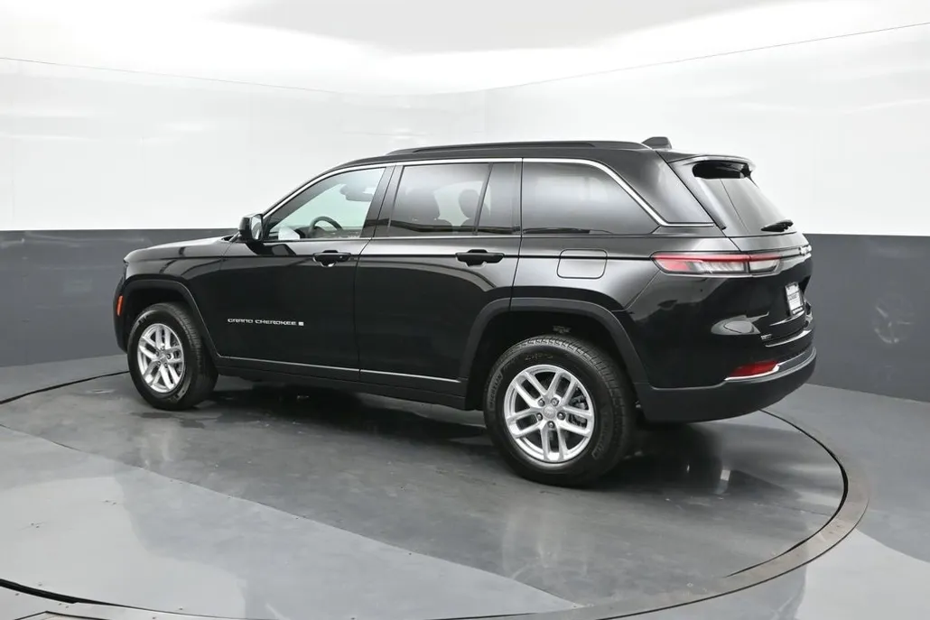 2025 Jeep Grand Cherokee Laredo X photo 1