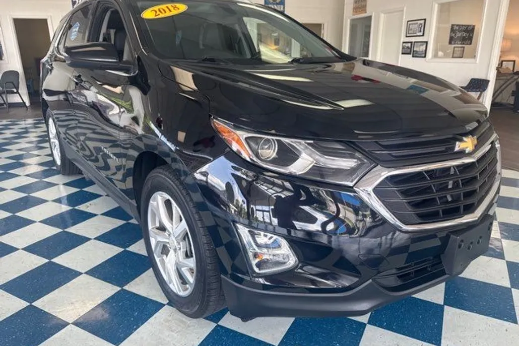 2018 Chevrolet Equinox LT photo 1