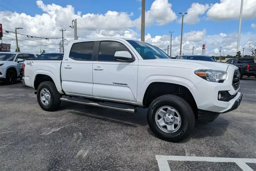 2019 Toyota Tacoma SR5 SR photo 1