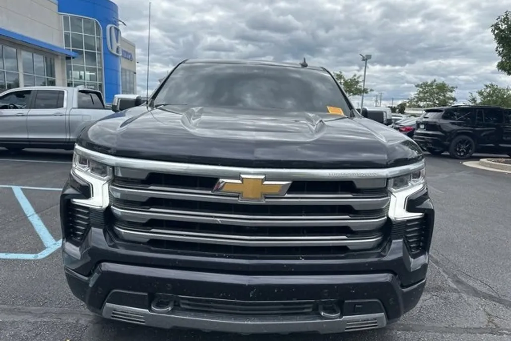 2024 Chevrolet Silverado 1500 High Country photo 1