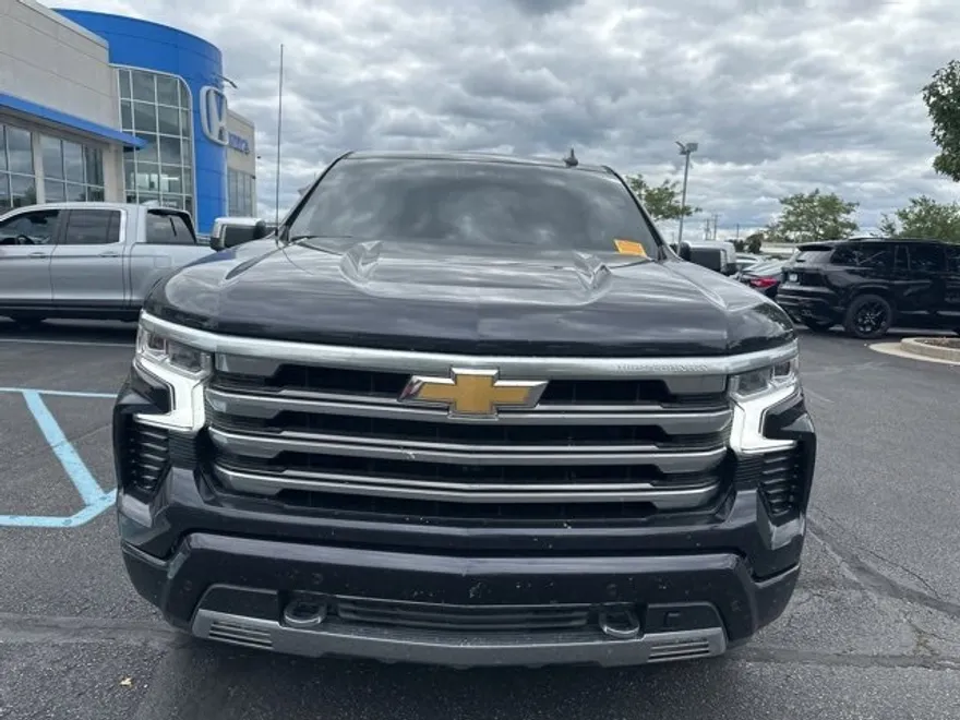 2024 Chevrolet Silverado 1500 High Country photo 1