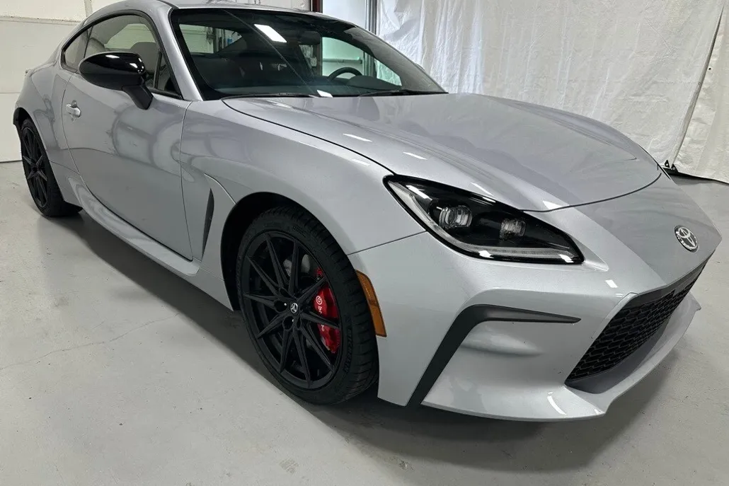 2025 Toyota GR86 Base photo 1