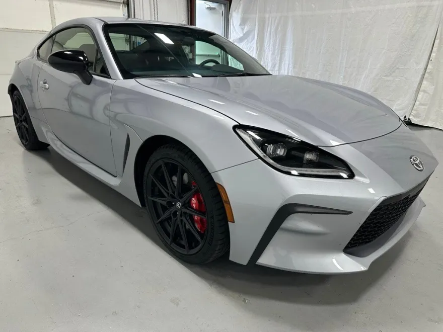 2025 Toyota GR86 Base photo 1