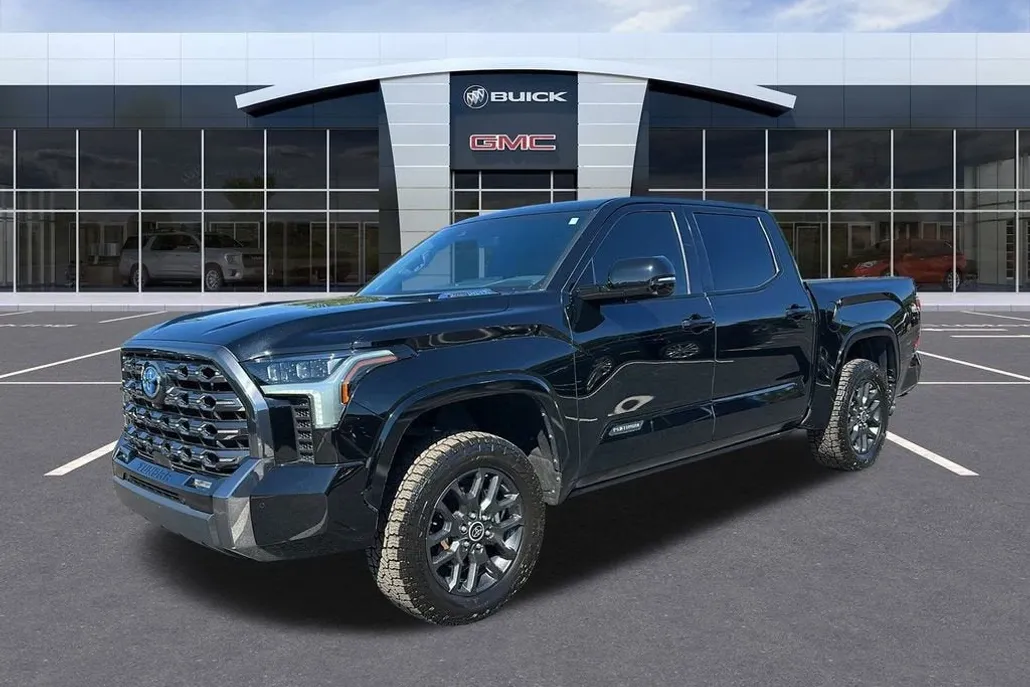 2022 Toyota Tundra Platinum photo 1