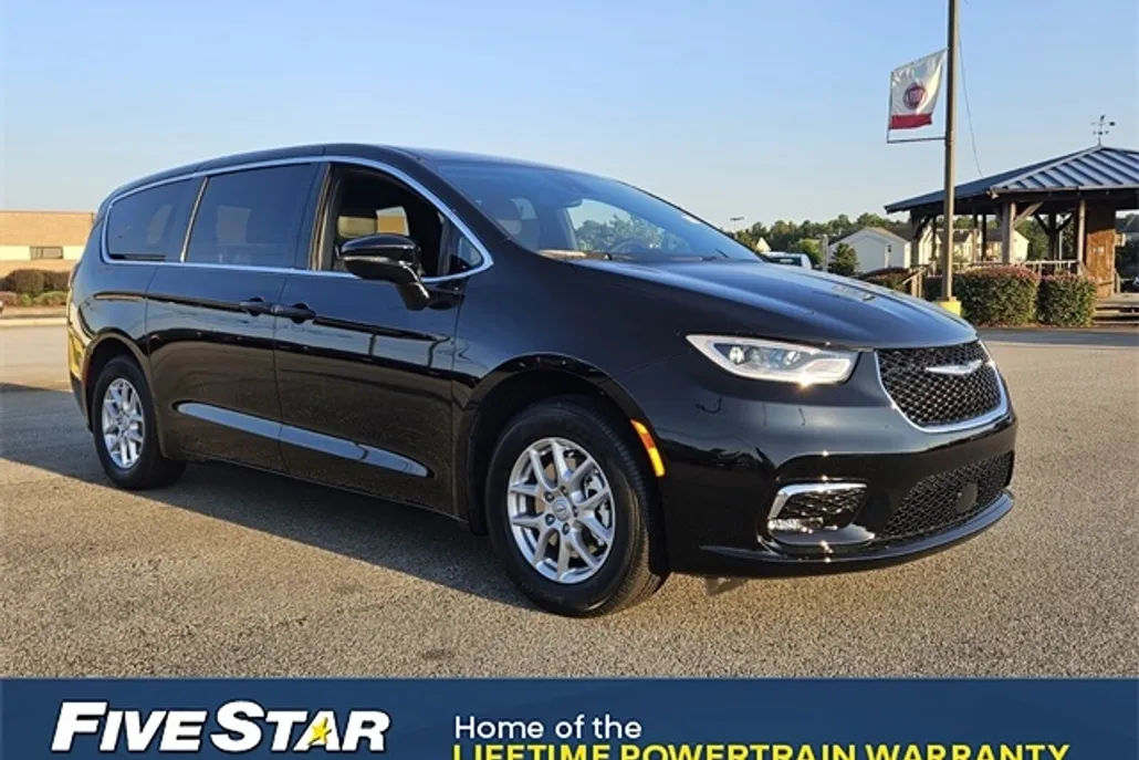 2026 Chrysler Pacifica photo 1