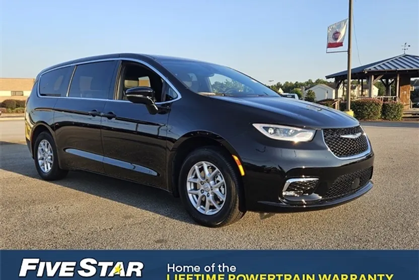 2026 Chrysler Pacifica photo 1