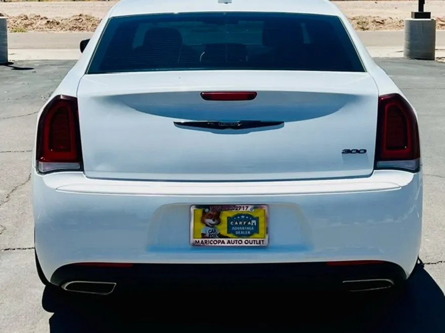 2021 Chrysler 300 Touring photo 1