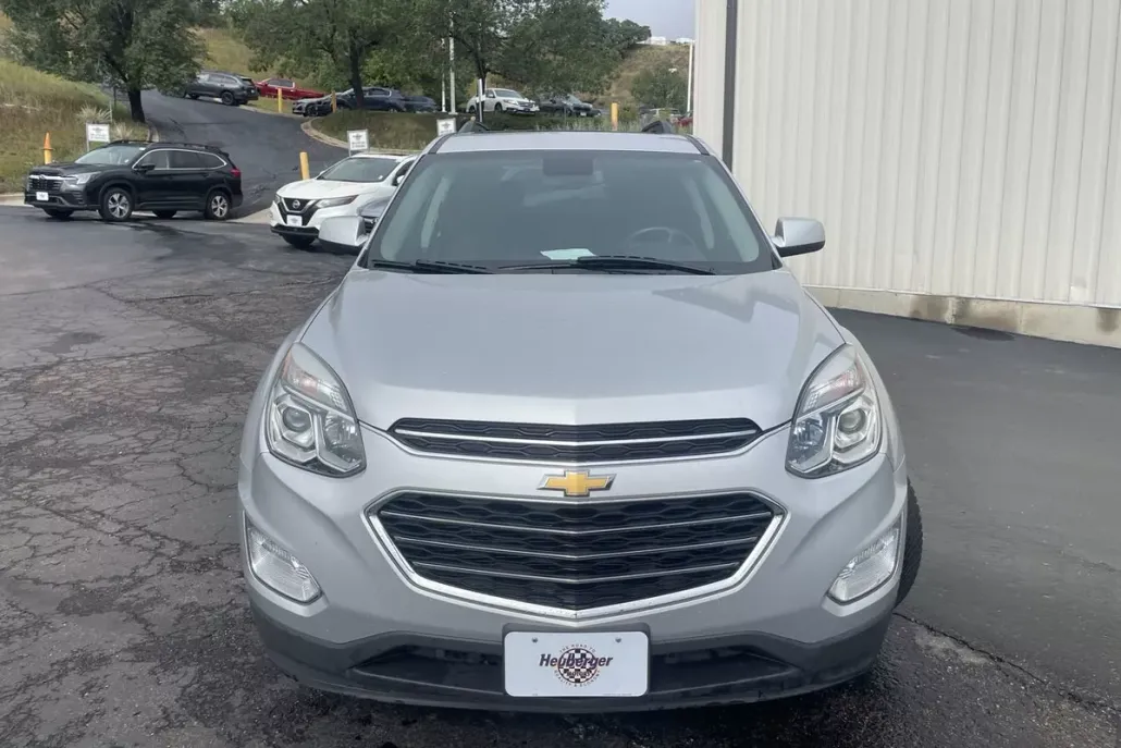 2017 Chevrolet Equinox LT photo 1