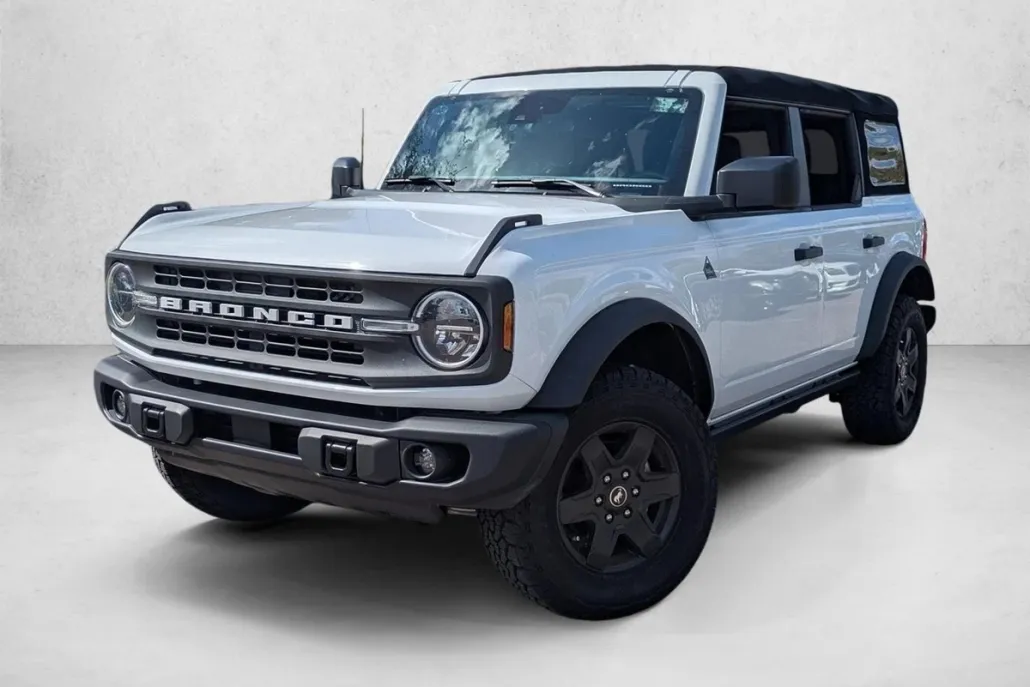 2024 Ford Bronco Black Diamond photo 1