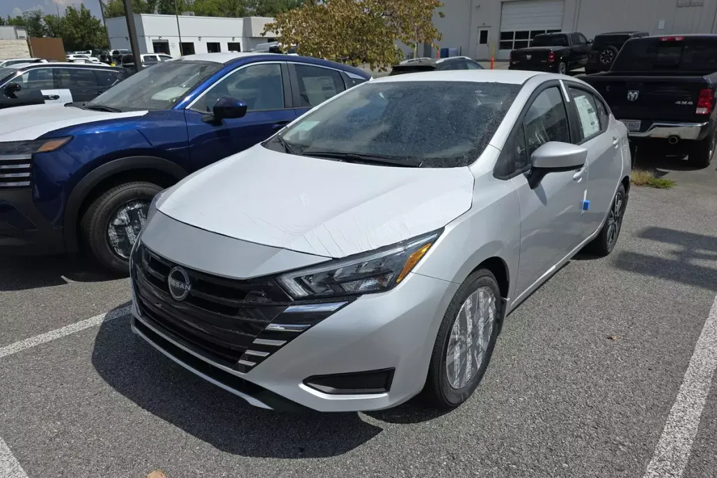 2025 Nissan Versa SV photo 1