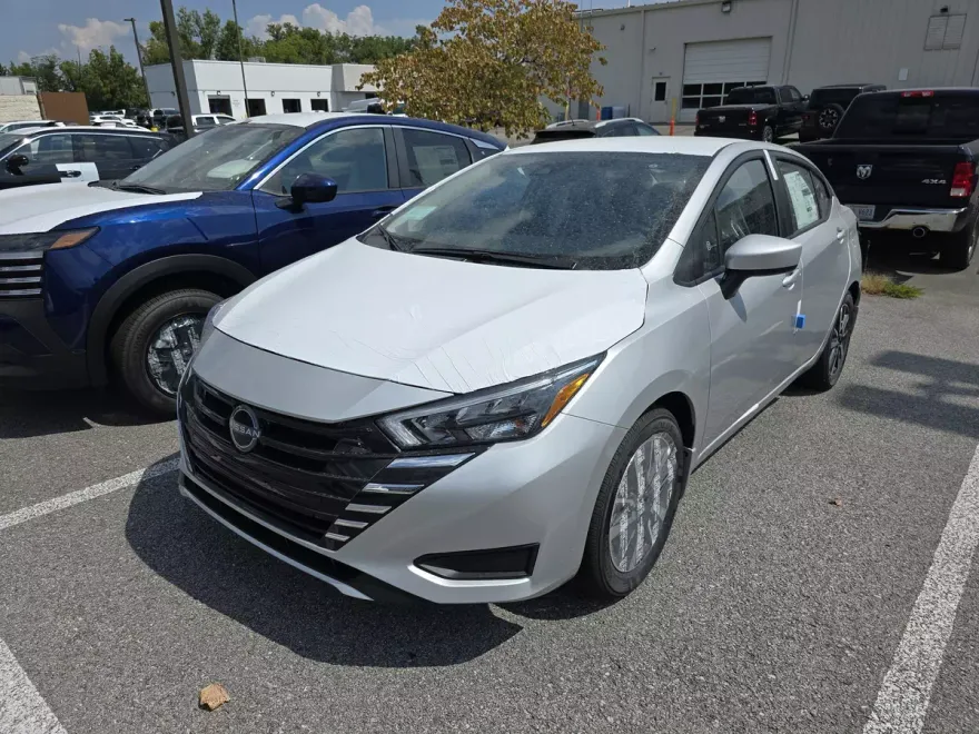 2025 Nissan Versa SV photo 1