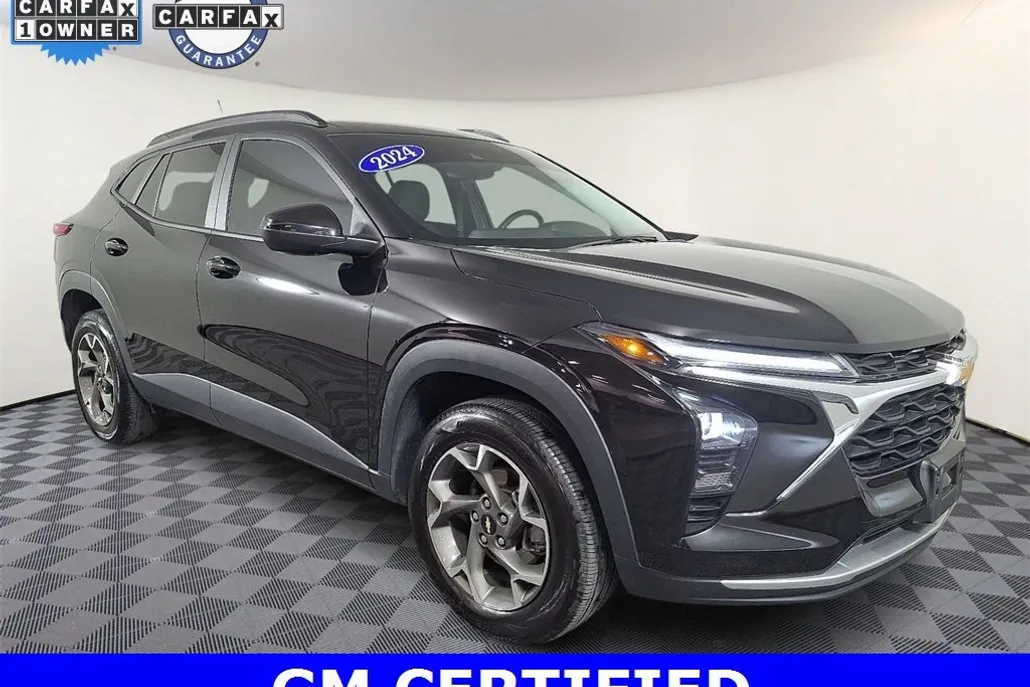 2024 Chevrolet Trax LT photo 1