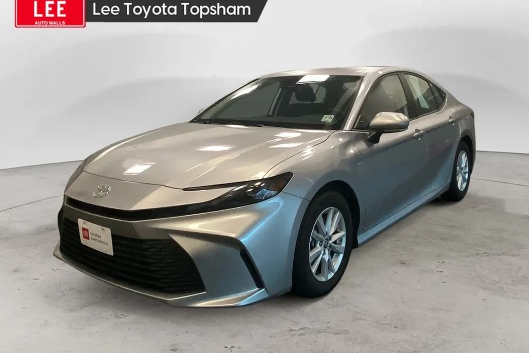 2025 Toyota Camry LE photo 1