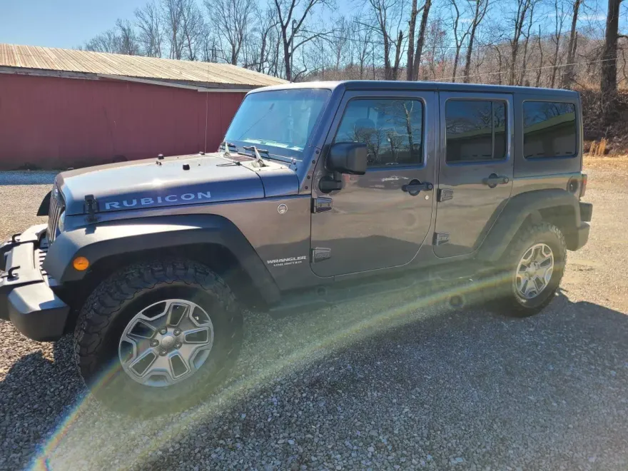 2016 Jeep Wrangler Unlimited Rubicon photo 1
