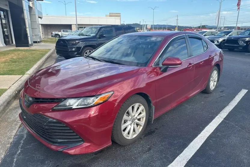 2019 Toyota Camry LE photo 1