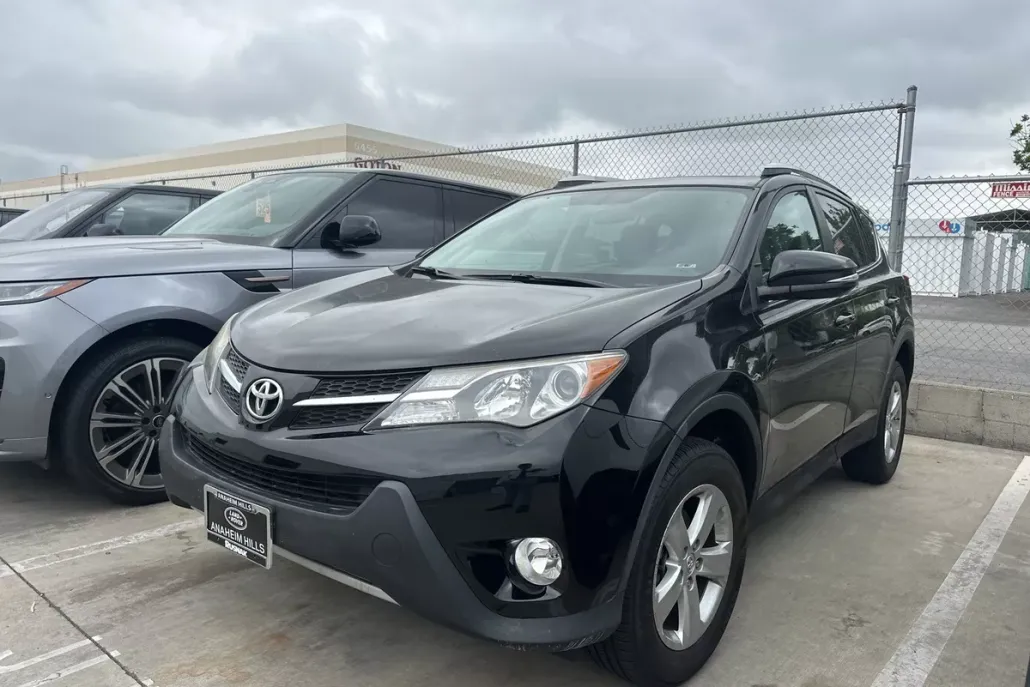 2013 Toyota RAV4 XLE photo 1