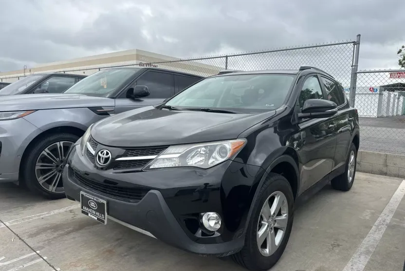 2013 Toyota RAV4 XLE photo 1