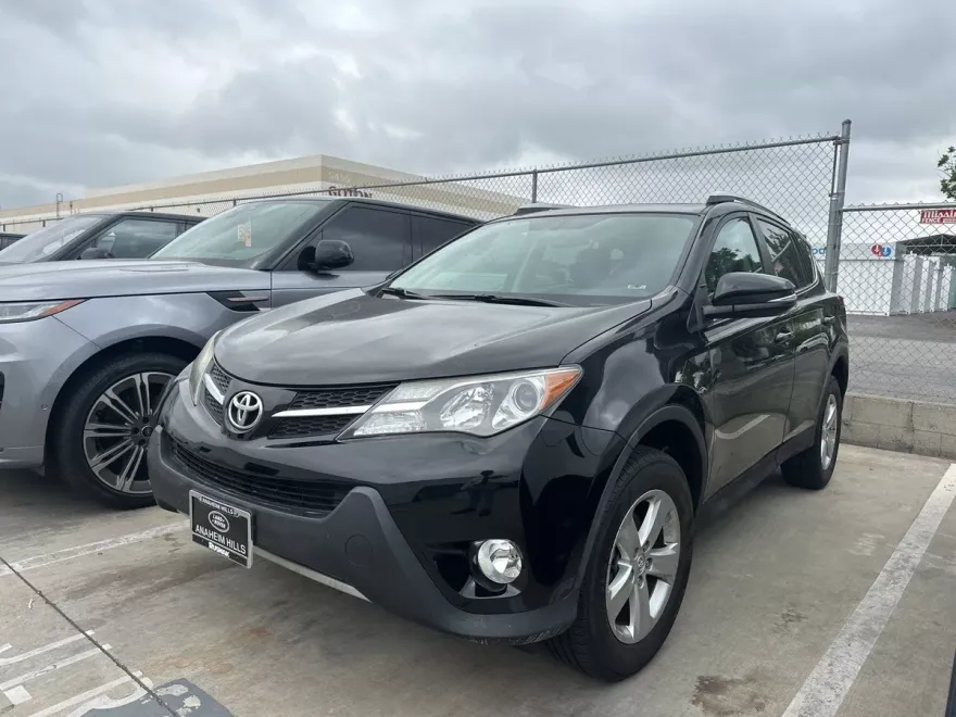2013 Toyota RAV4 XLE photo 1