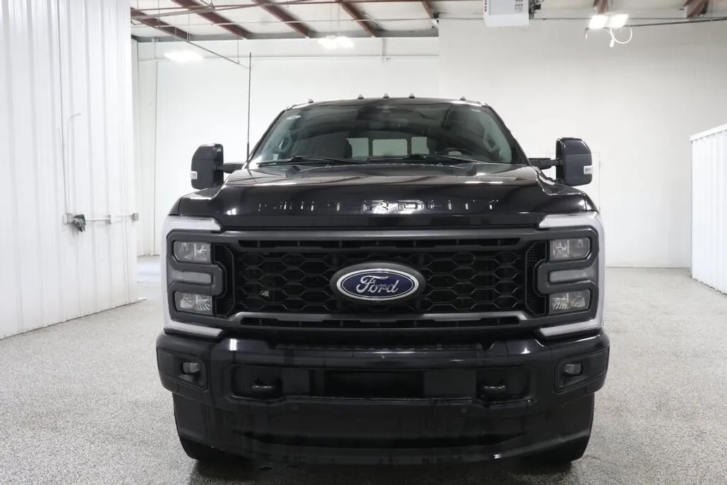 2023 Ford F-250 photo 1