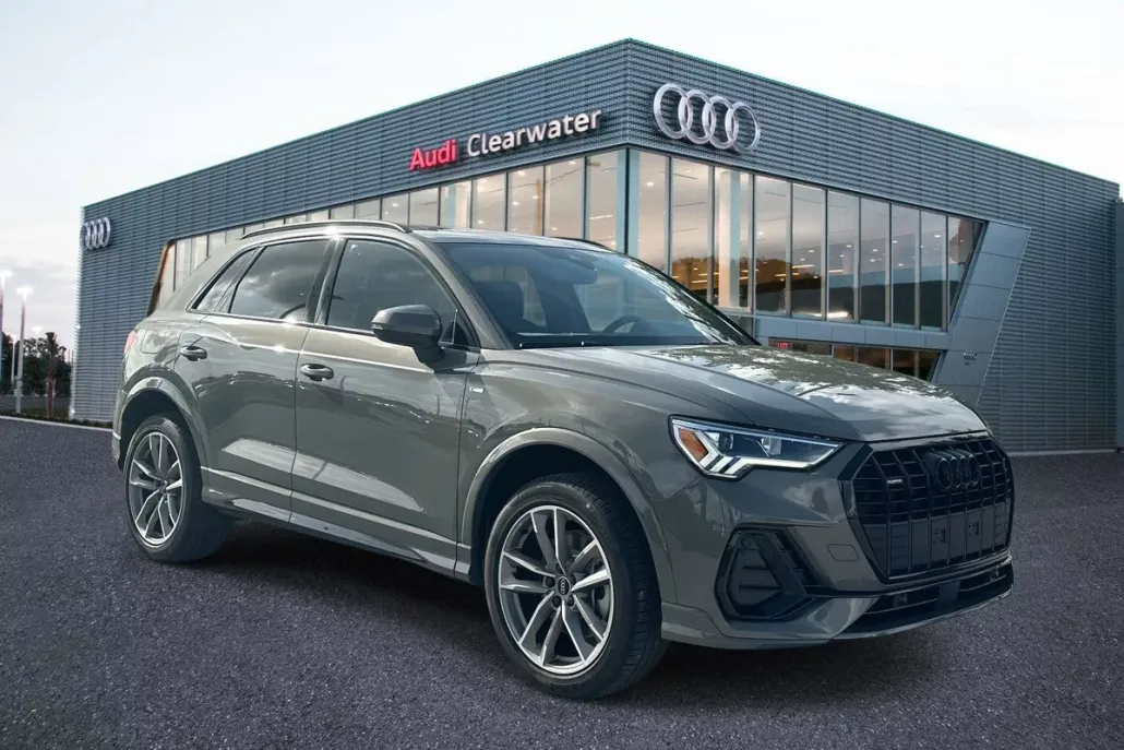 2025 Audi Q3 45 TFSI S line Premium photo 1