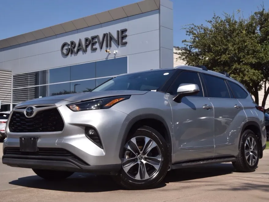 2023 Toyota Highlander XLE photo 1