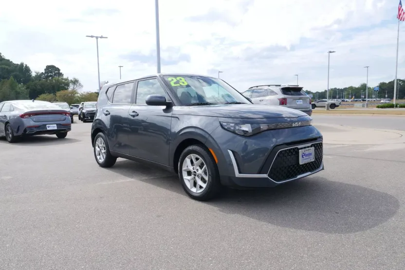 2023 Kia Soul LX photo 1