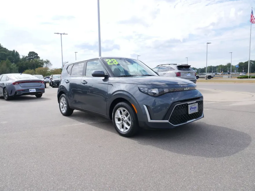 2023 Kia Soul LX photo 1