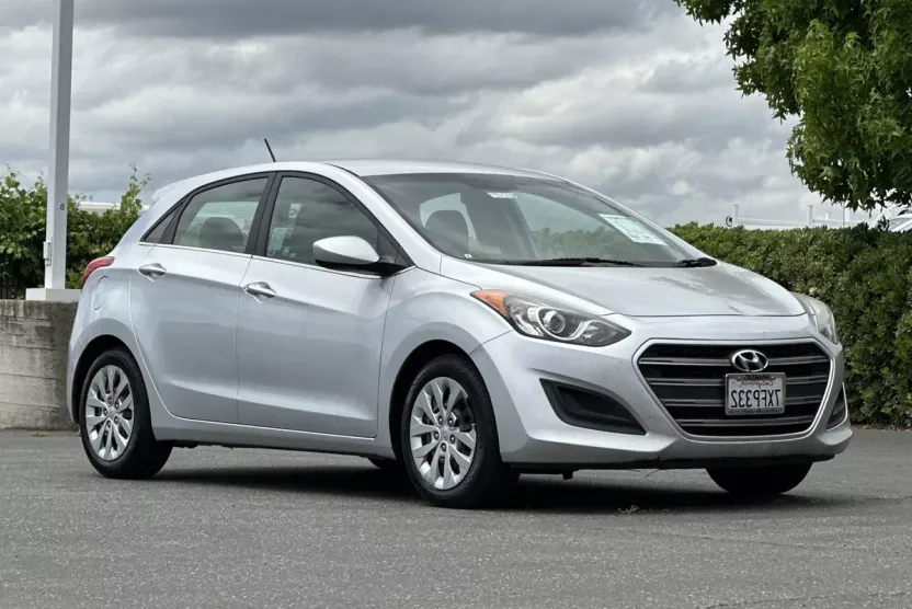 2016 Hyundai Elantra GT Base photo 1