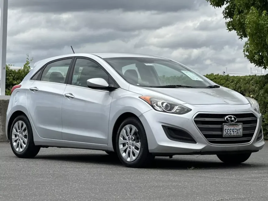 2016 Hyundai Elantra GT Base photo 1