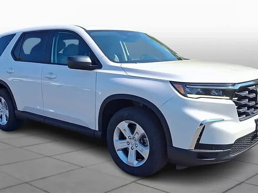 2023 Honda Pilot LX photo 2