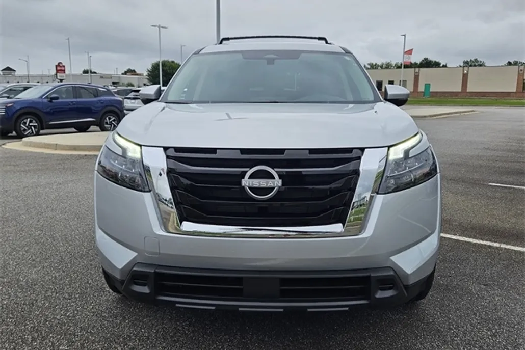 2025 Nissan Pathfinder SV photo 1