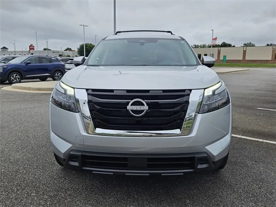 2025 Nissan Pathfinder SV photo 1