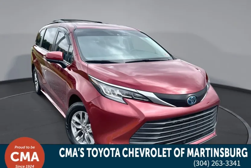 2022 Toyota Sienna LE photo 1