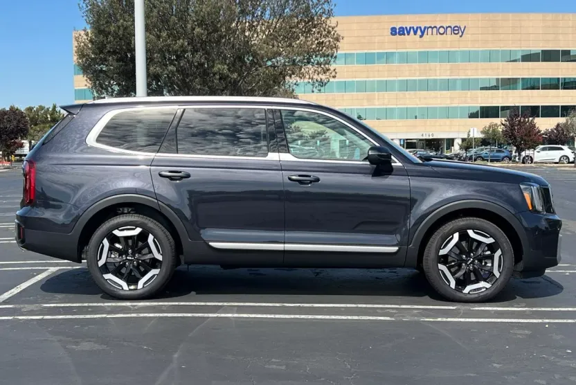 2025 Kia Telluride S photo 1