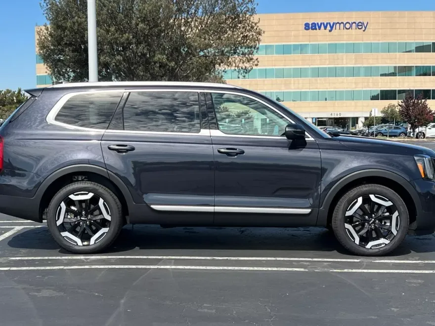 2025 Kia Telluride S photo 1