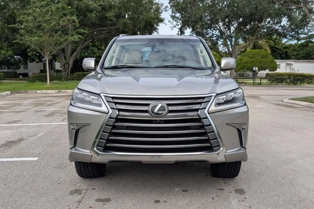 2017 Lexus LX 570 photo 1