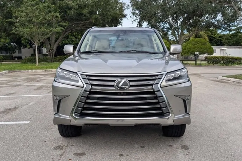 2017 Lexus LX 570 photo 1