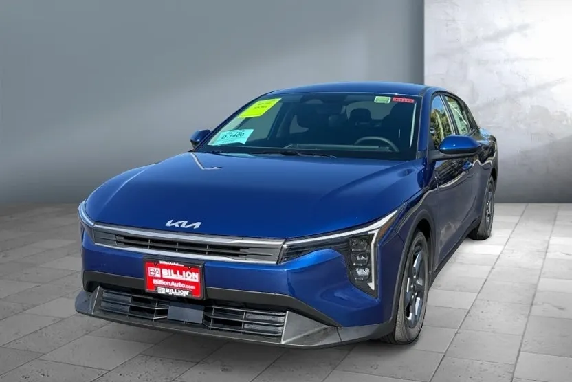 2025 Kia K4 LXS photo 1