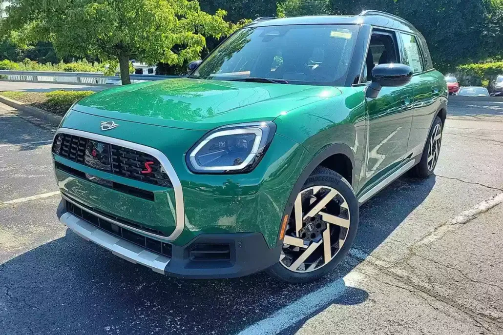 2025 Mini Cooper Signature S ALL4 photo 1