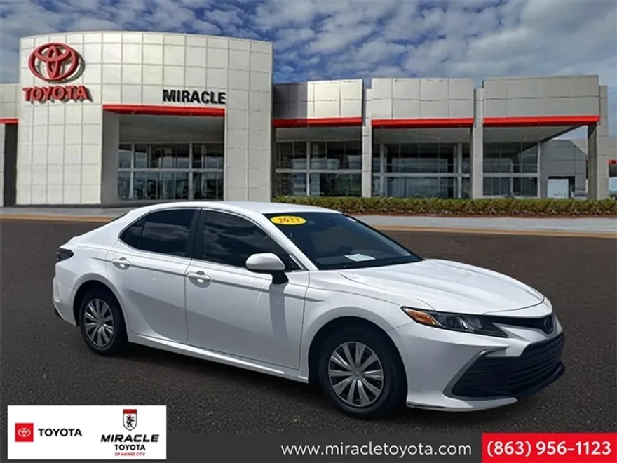 2023 Toyota Camry Hybrid LE photo 1